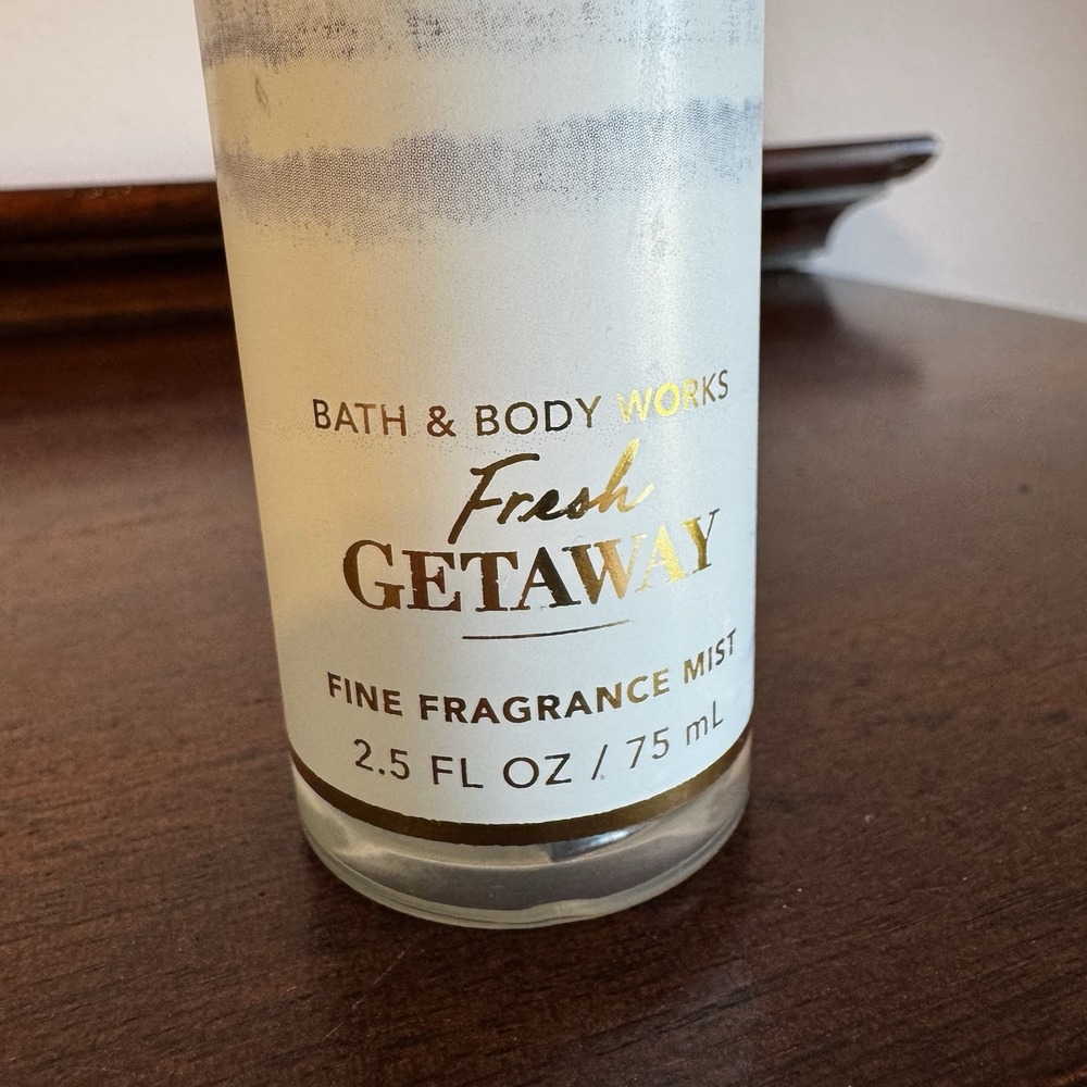 Bath & Body Works Fresh Getaway Fine Fragrance Mist 2.5 oz Travel Size - Picture 2 of 3